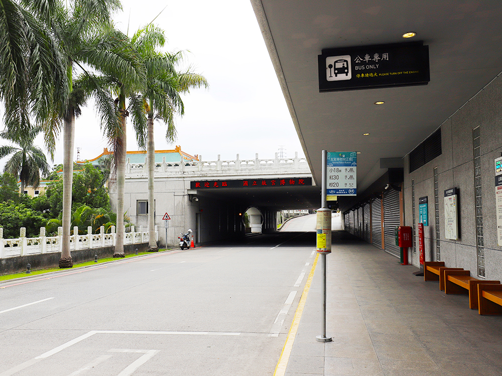 Bus stop at the B1 entrance of the NPM Main Building＿BR 20