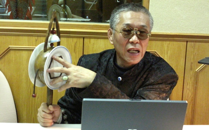 (2012/01/03)講者王振海先生，其祖父曾為清宮造辦處鋦瓷御工，現為專業鋦瓷藝師