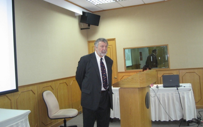 (2012/04/16)Dr. Alfred J. Andrea演講情形