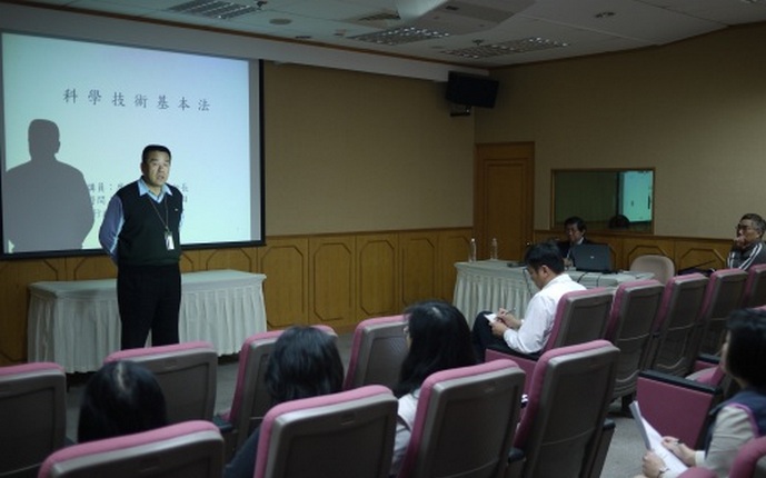 (2012/03/27)郭助理研究員鎮武介紹講者