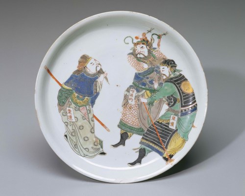 Wucai porcelain plate with illustrated figures from Shuihu Zhuan (Water Margin)