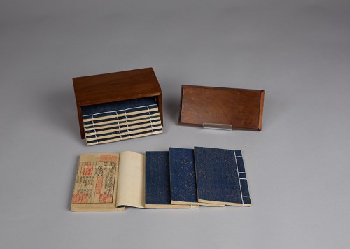  Books in the Palm of Your Hand: the Kerchief-box Editions in the National Palace Museum Collection