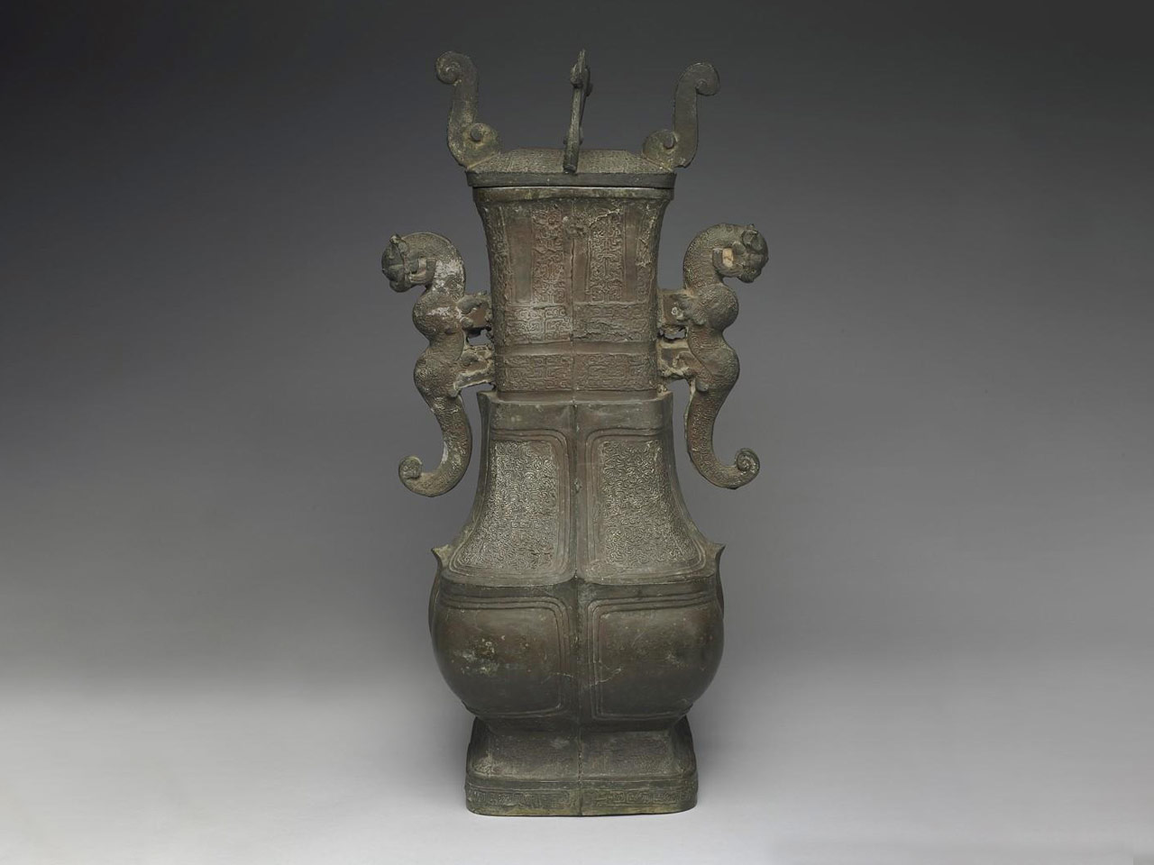 Hu wine vessel of Lady Ji Wu-xu of Zeng, Early Warring States Period