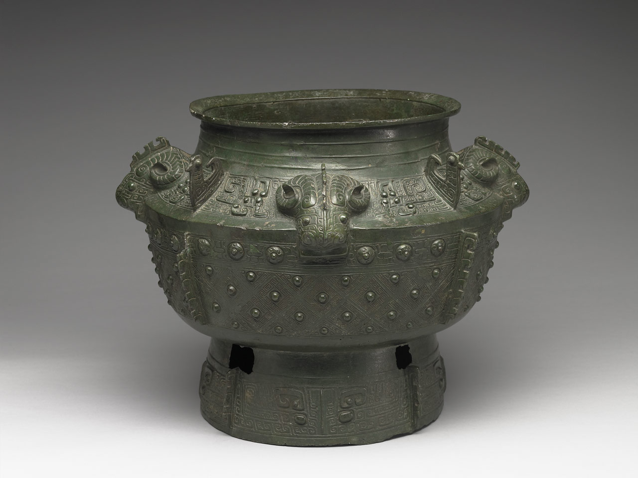 Lei wine vessel with sheep heads, lozenge and knob pattern, Late Shang Dynasty