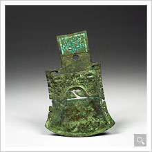 Yue battle ax with animal mask pattern and turquoise inlay Late Shang Dynasty (New window)