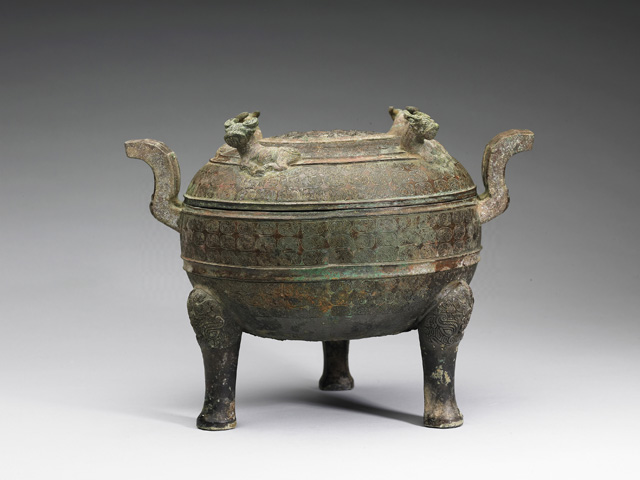 Ding cauldron with four oxen on the lid Warring States Period