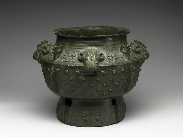 Lei wine vessel with sheep heads, lozenge and knob pattern Late Shang Dynasty