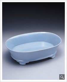 Narcissus basin in bluish-green glaze 
Ru ware (New window)