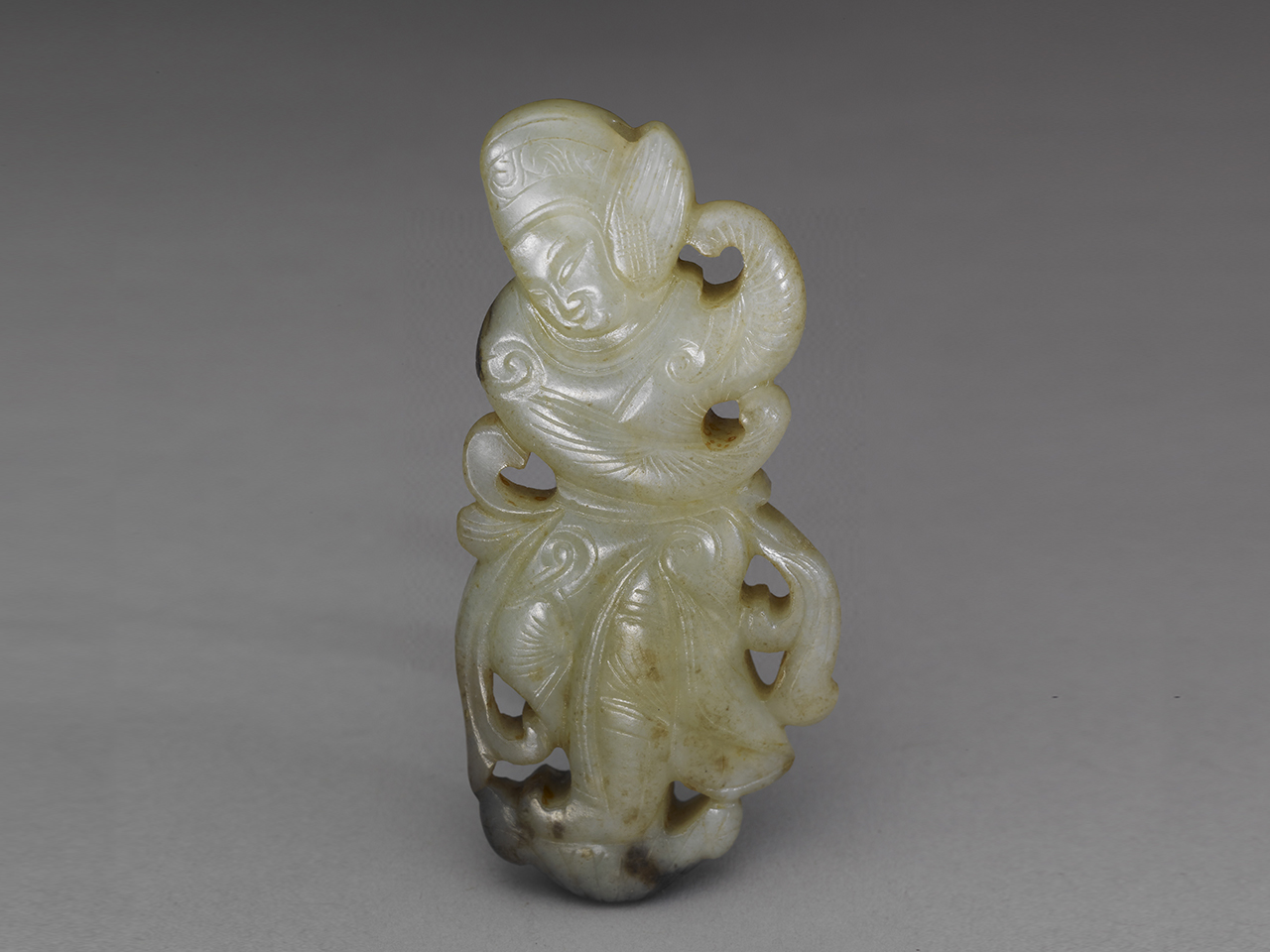 Jade <i>Pei</i> Pendant in the shape of dancer