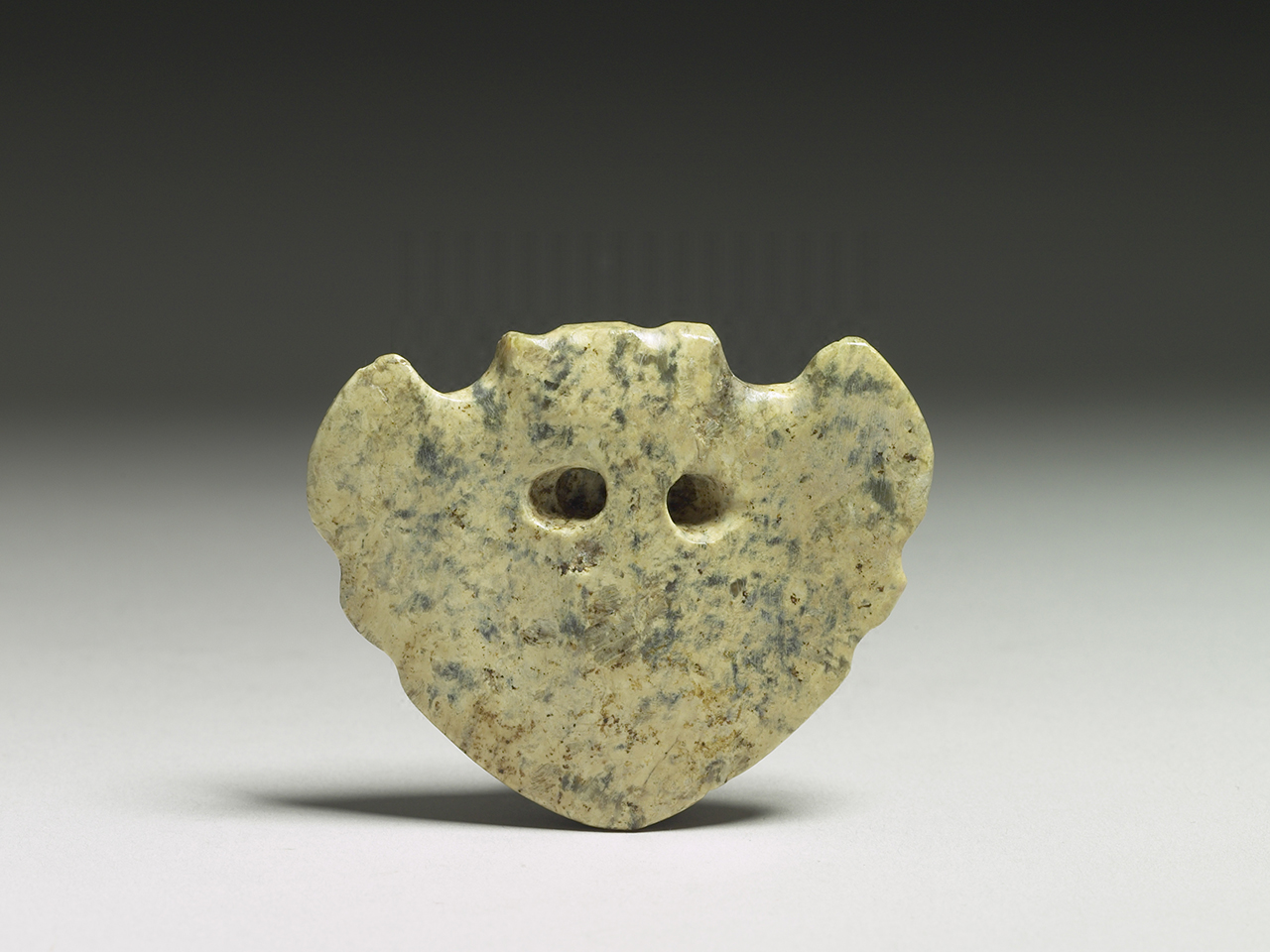 Jade <i>Pei</i> Pendant with a toothed beast mask pattern