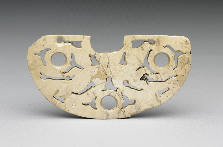 良渚文化　鏤空紋璜