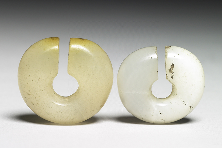 新石器時代北陰陽営文化玉髓耳飾玦　一対