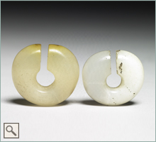 新石器時代北陰陽營文化　玉髓耳飾玦　一對（另開新視窗）